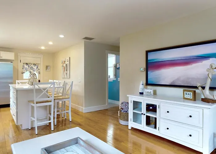 Beachwood Cottage By Bayley Vacation Rentals