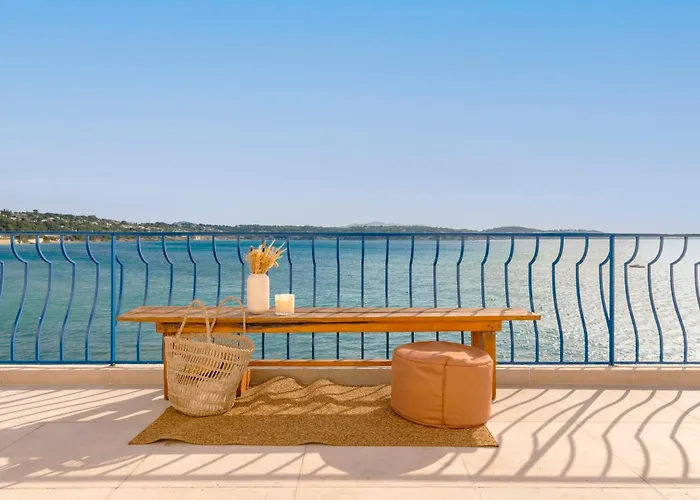 VILLA BLEU HORIZON Bandol - Vue Mer - Plage -Parking- 4 chambres en suite - Terrasse - proche Casino