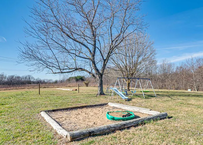 Secluded Family Home In Springfield, Pets Welcome!