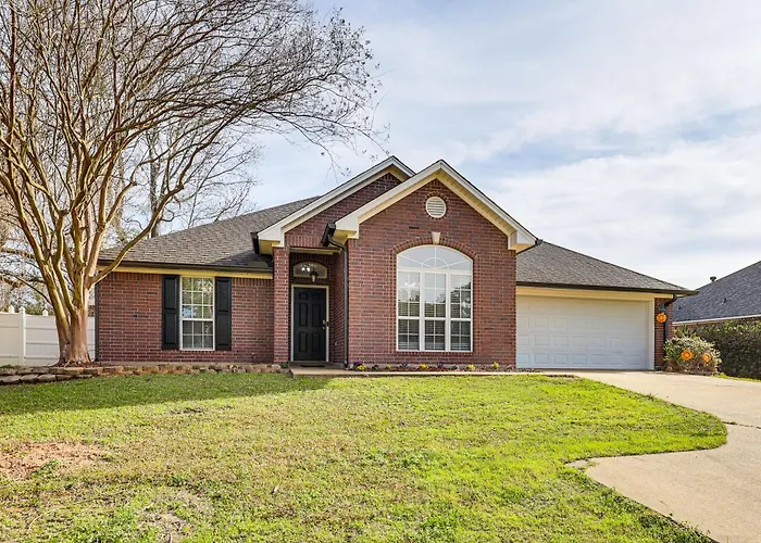 Close To Hospitals! Family Gem In West Monroe