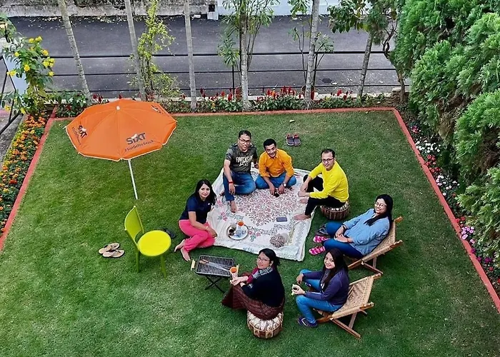 Shantiniketan Bungalow With Green Lawn