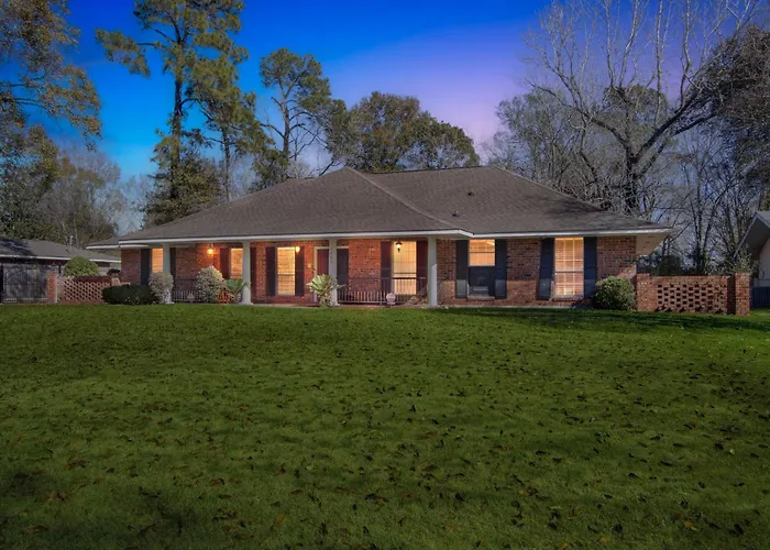 Rustic Retreat 5-Br Home With Backyard Oasis