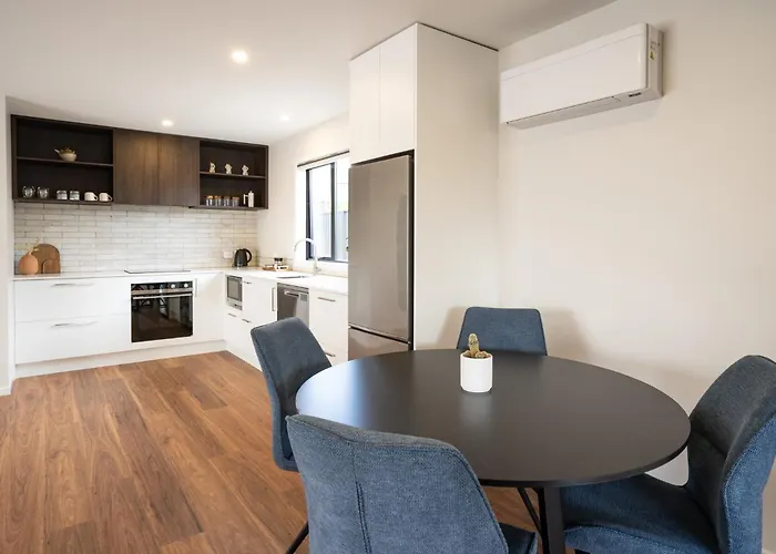 Fiordland 2 Bedroom Home With Spa