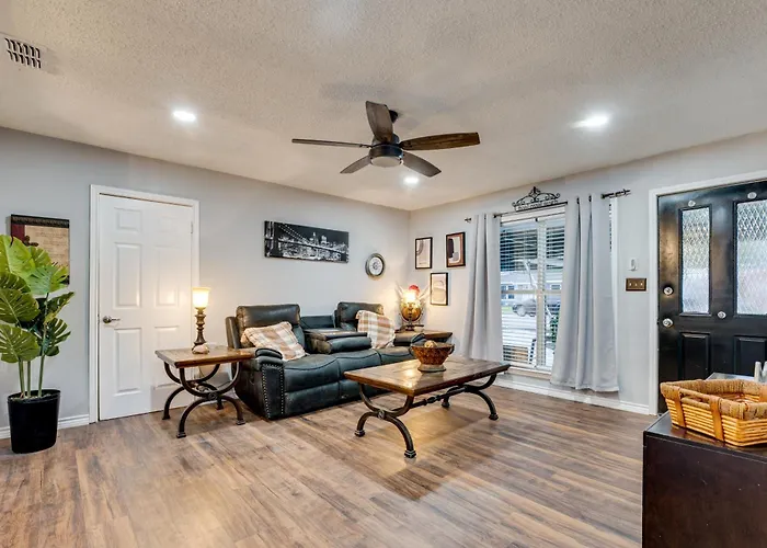 Near Wineries & Guadalupe River! Stylish Home