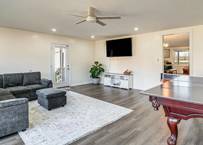 Secluded Family Home In Springfield, Pets Welcome!