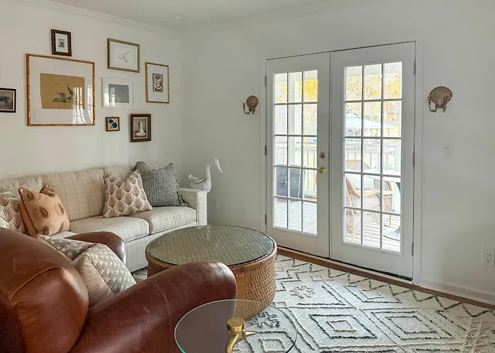 Quiet & Stylish Waterfront Gem W/ Dock In Eatonton