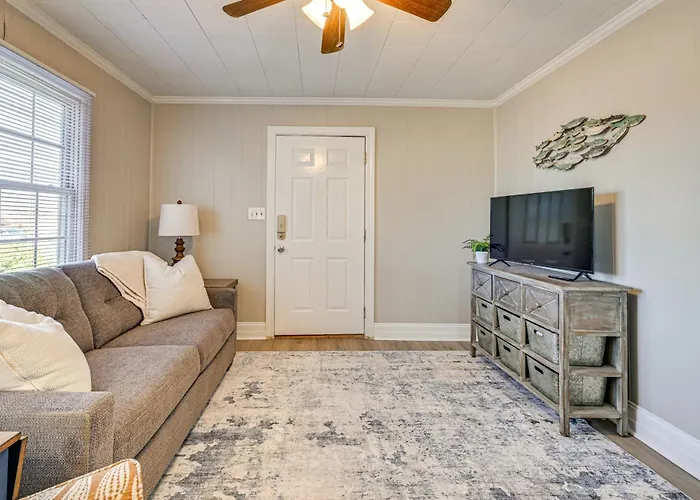2 Mi To Uptown Lexington: Pet-Friendly Getaway!