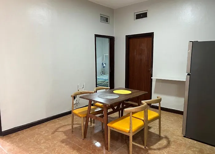 Spacious One Bedroom Bangalow -8E3