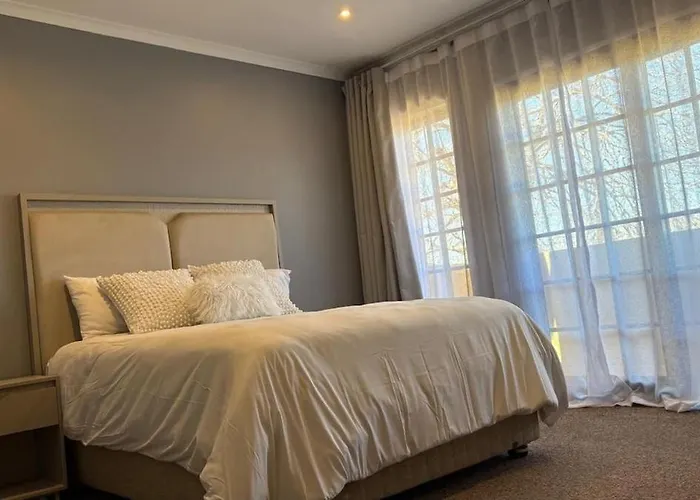 3 Bed House In Fourways, Sandton