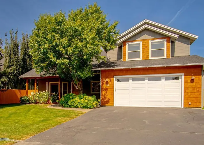 Cranbrook Cottage - Family Home + Hot Tub + Pool Table