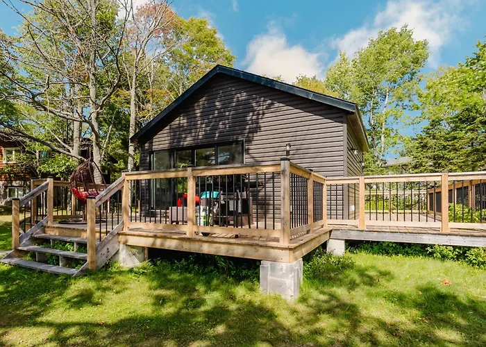 Lakefront Sand Bay Resort With Private Beach And Bbq