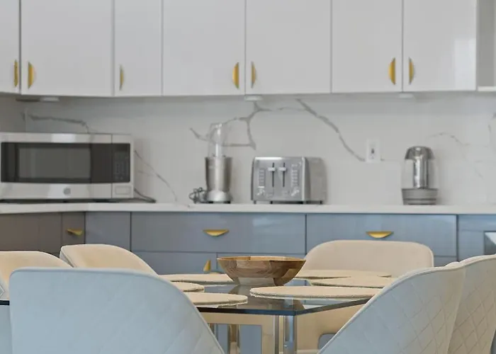 Elegant 2Br-2Ba Spacious Escape With Rooftop Near Nyc