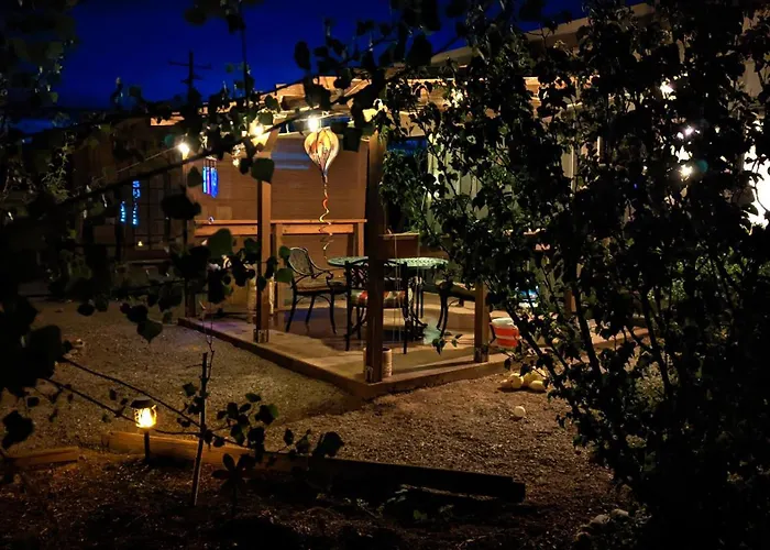 Basecamp Bluff - Bungalow With Patio, Dogs Welcome