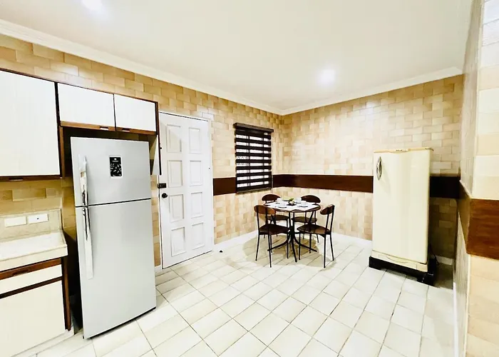 4Br Huge House Up To 30Px With 2 Car Park Cebu City
