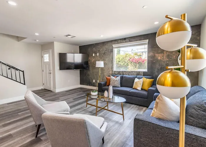 Modern 4Br Stay Premium Beds & Full Kitchen