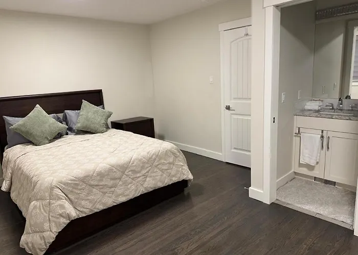 Luxurious Air Conditioned Inner City Bungalow