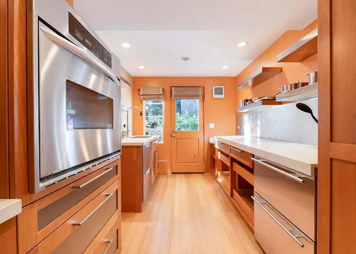 Aesthetically Elegant Downstairs Unit In Oakland