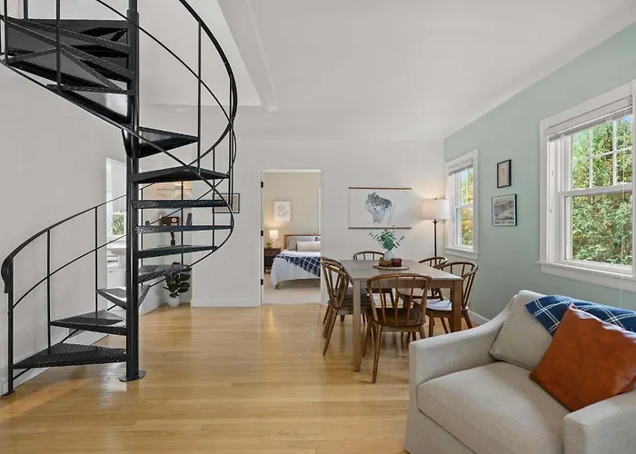 3 Bedroom 2Ba Lakefront Home - Dog Friendly - 30 Day