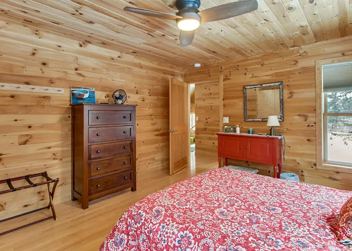Dock & Foosball: Esquagama Lake Family Cabin