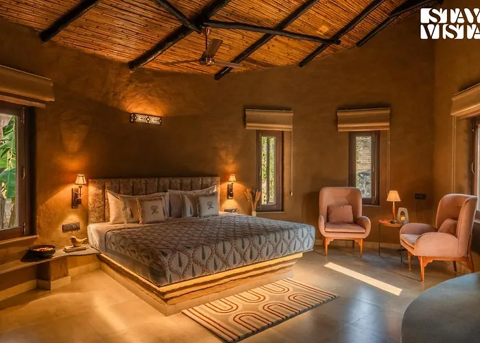 Stayvista At The Birdwood Estate With Gym And Pool