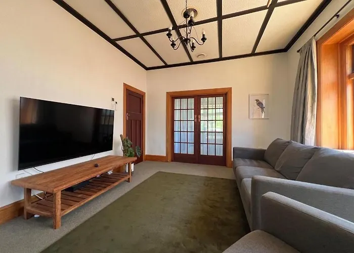 Chic 4 Bedroom City Home With Large Garden