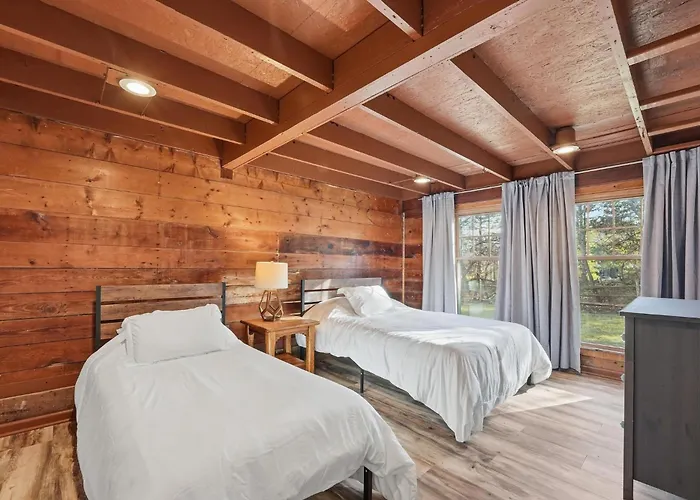 Renovated 1950S Barndominium Pet-Friendly & Modern