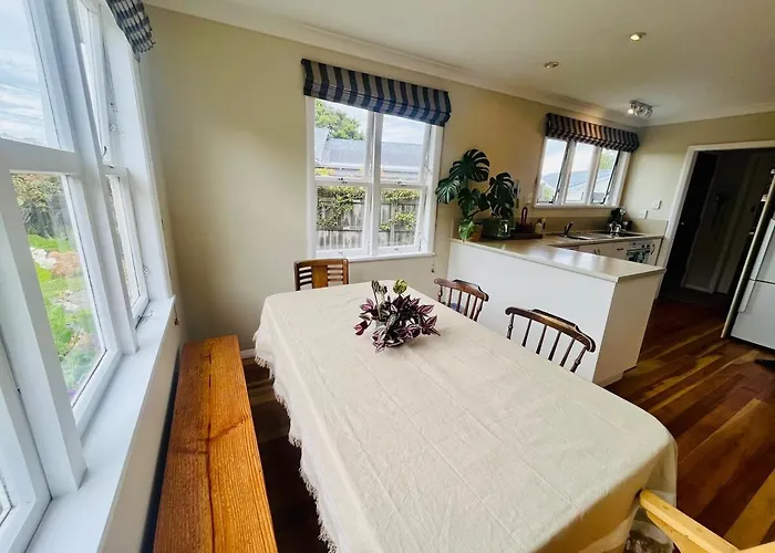 The Secret Garden - Family Home With Hot Tub, Central