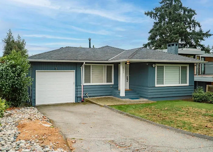 Modern Private 2 Bedrooms Near Seawall & Shops