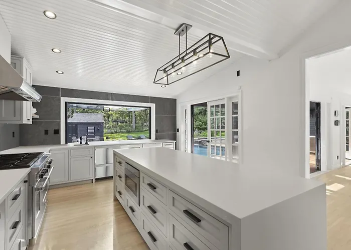 Wainscott Woods By Rove Travel - Luxe Estate With Pool