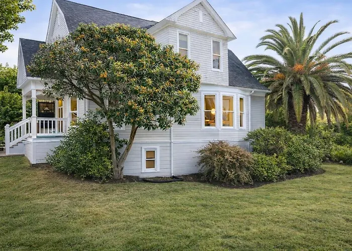 Spacious 4-Bed- Sleeps 8 - Family Friendly