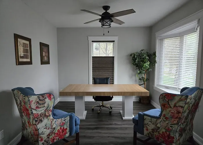 Luxury Downtown Cedar Falls Retreat - Pool Table - Outdoor Dining - Sleeps 12