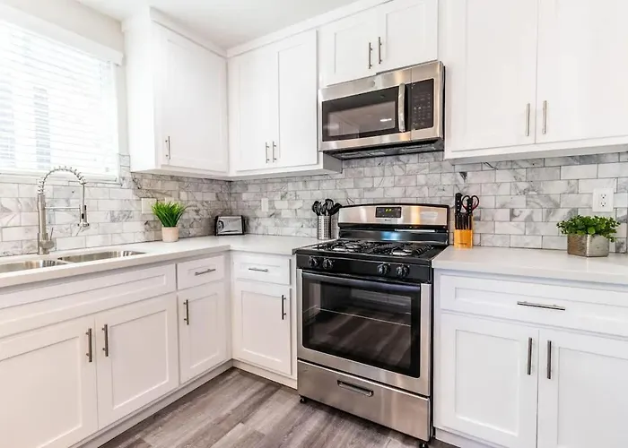 Escape In Modern 4Br Home Sleeps 10 With Parking