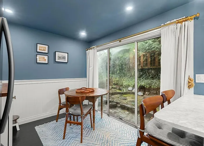 Minutes To Salem|Historic Marblehead Nautical Home