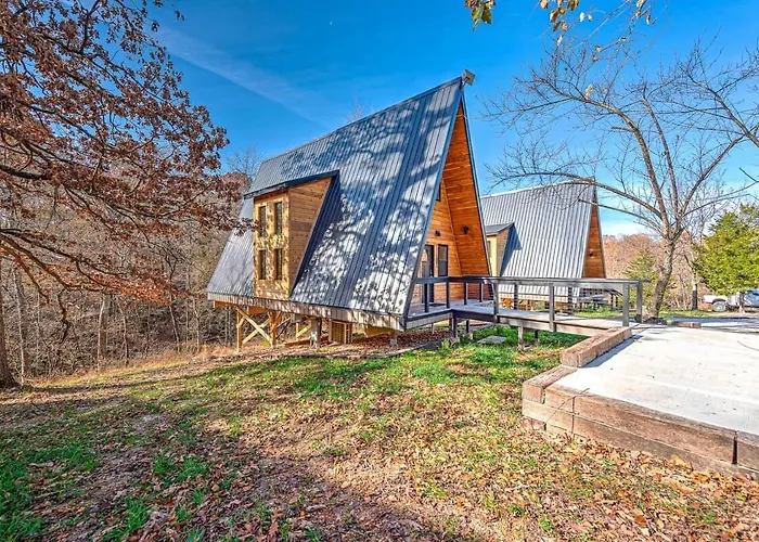 Running Spring Retreat-Cozy Forest A-Frame Near Bentonville