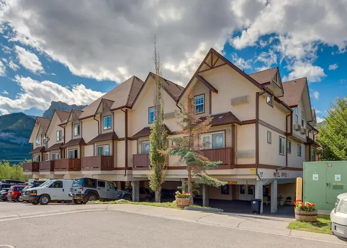 Cozy Mountain View Condo Close To Dt Canmore