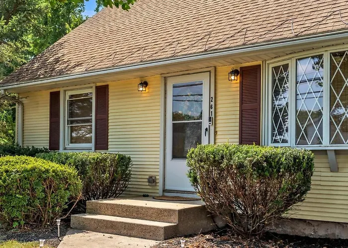 4 Bedroom House Near Bristol Center
