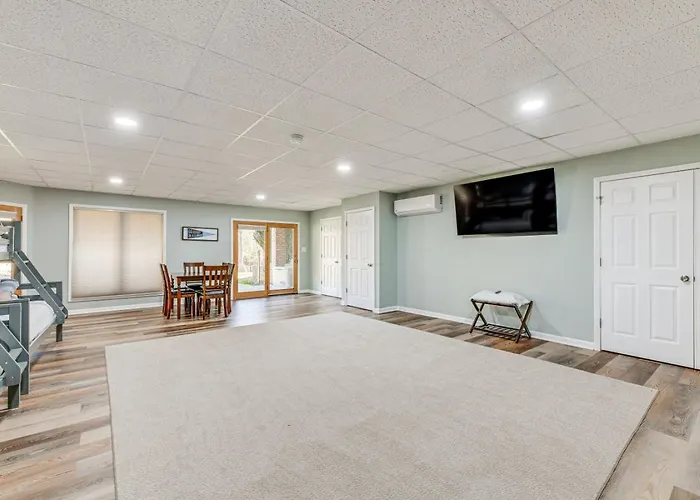 Lake Norman Retreat With Dock, Game Room And Hot Tub