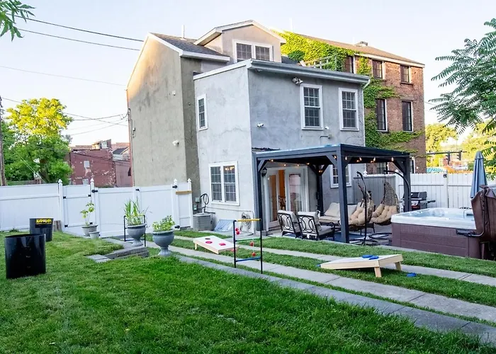 Downtown Albany, Hot Tub, Game Room, Ev Charger
