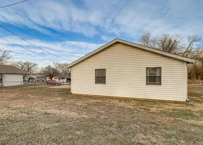 Visit Route 66! Pet-Friendly Joplin Gem W/ Yard