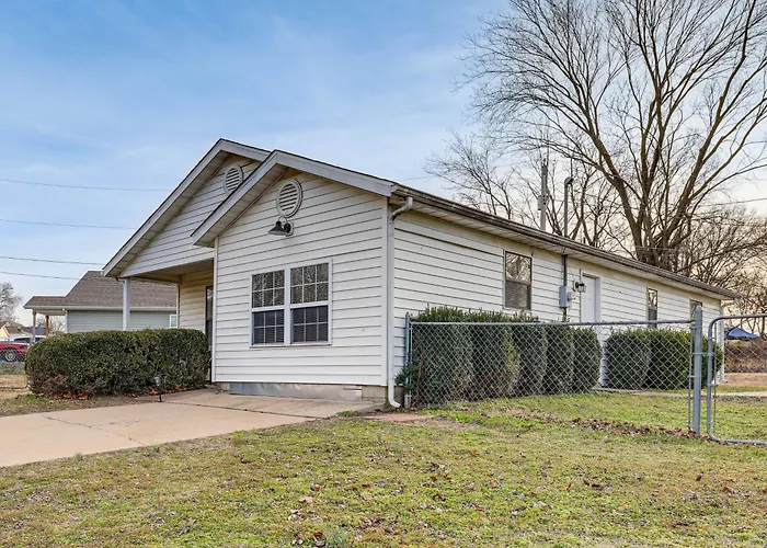 Visit Route 66! Pet-Friendly Joplin Gem W/ Yard