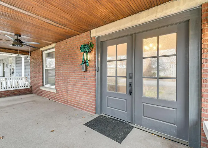 Walk To Marshall University: Home W/ Private Yard!