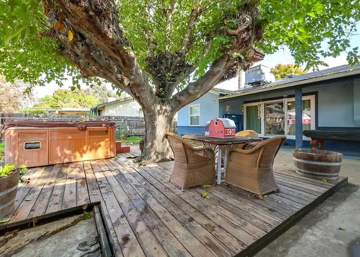 Hot Tub, Patio & Outdoor Games At Visalia Home