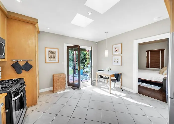 Atwater Oasis With Pool And Hottub Very Walkable Area