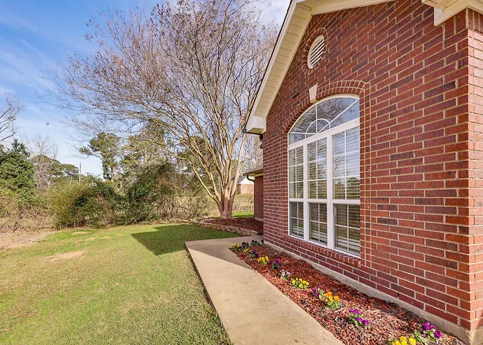Close To Hospitals! Family Gem In West Monroe
