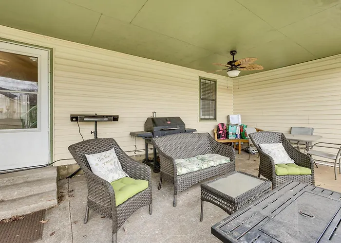Pool & Large Covered Patio! Decatur Family Getaway