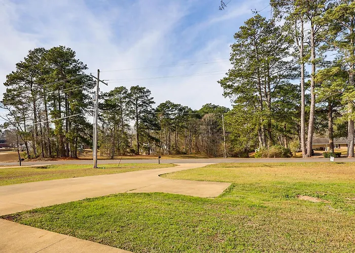 Close To Hospitals! Family Gem In West Monroe
