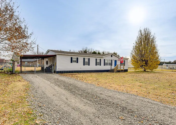 Steps To Lake Eufaula: Family Home W/ Deck & Yard
