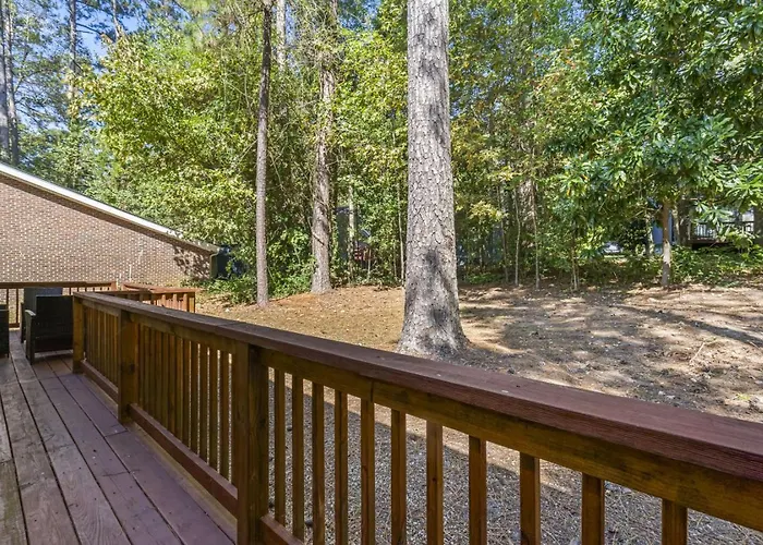 Lake Trace Retreat Near Carolina Traverse Country Club