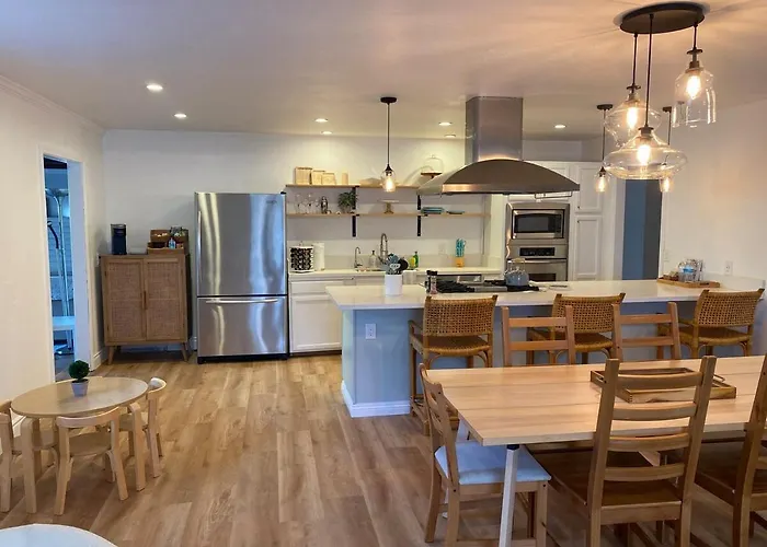 Family Friendly Home Near Monterey