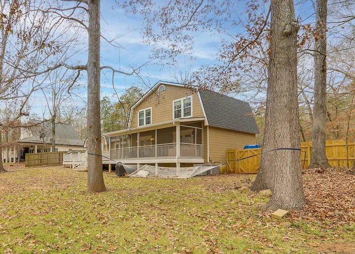 Quiet & Stylish Waterfront Gem W/ Dock In Eatonton